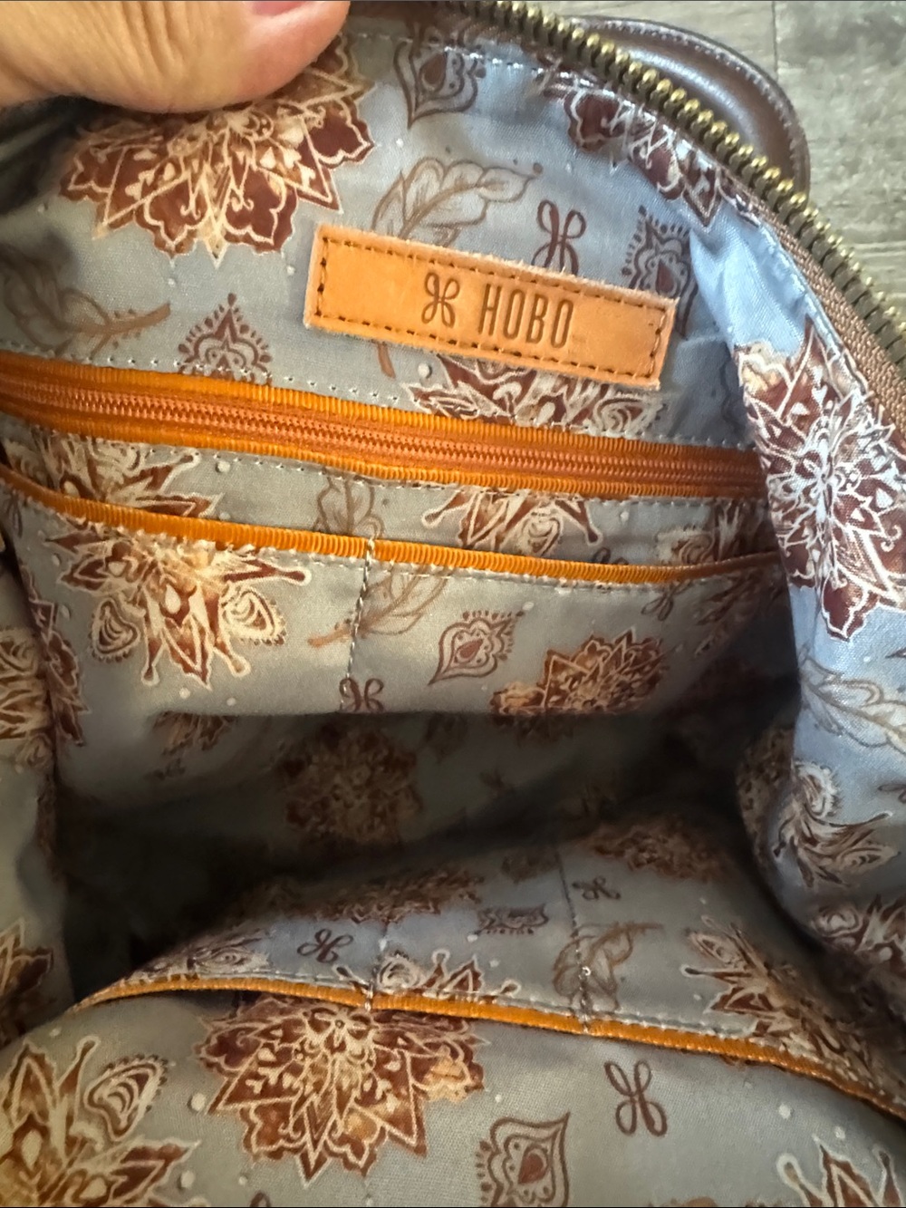 NWT HOBO Sheila Large Nubuk Hide Tobacco Bag - Picture 12 of 13